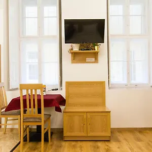 authentic-akacfa-apartment.inbudapesthotels.com/